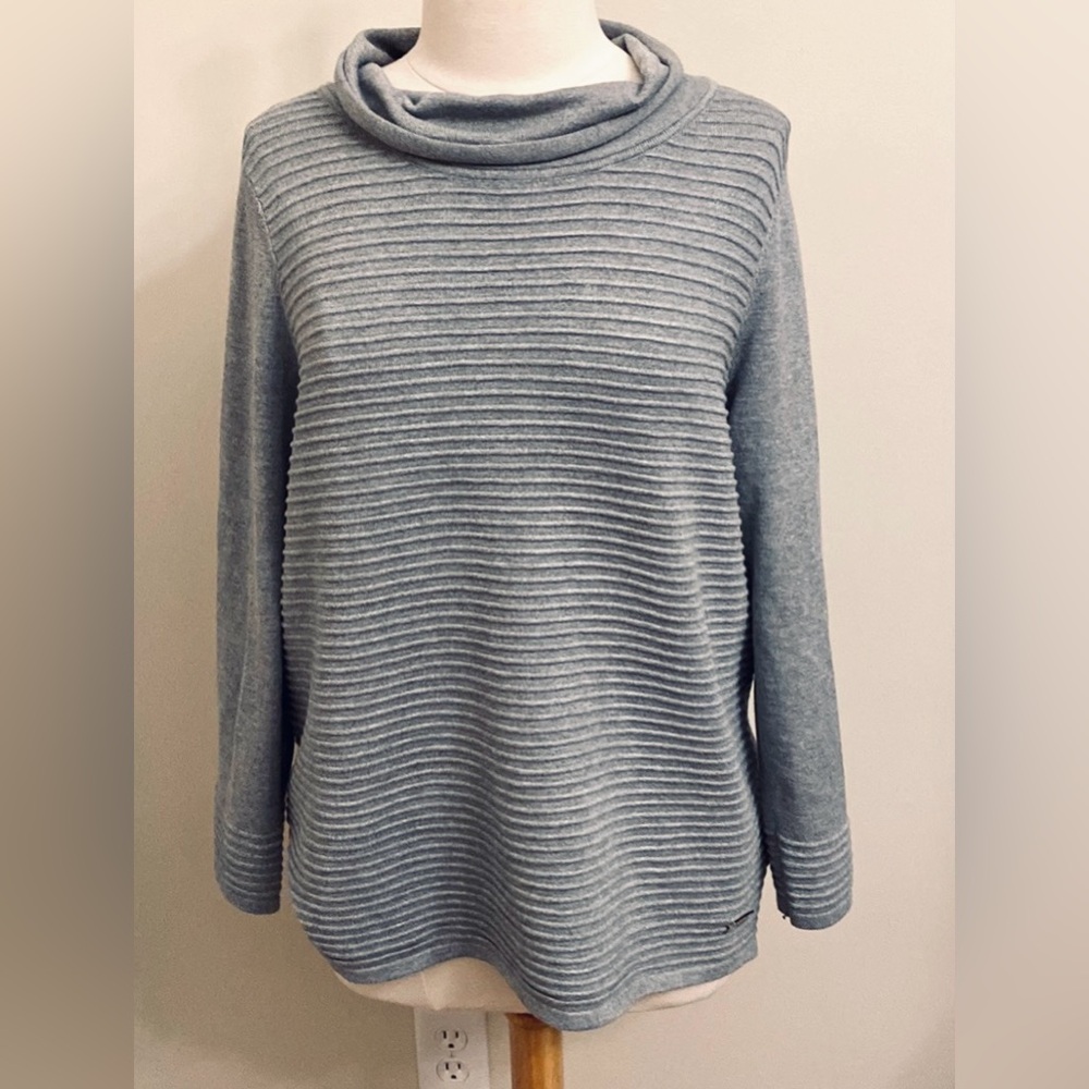 Rafaella Gray SZ L Modern Minimalist Corporate Chic Casual Classic Knit Sweater